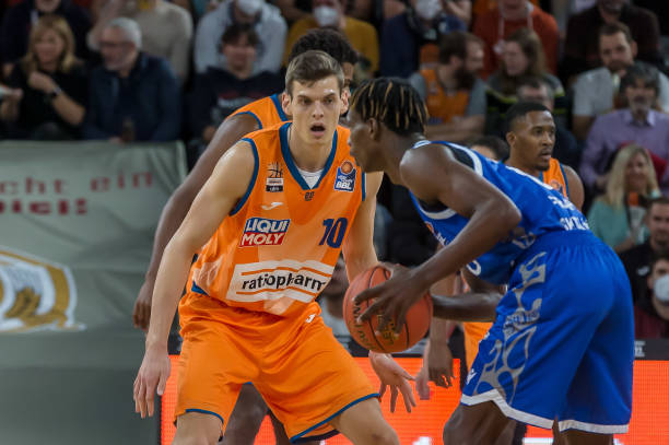 故事总以独 故事总以独